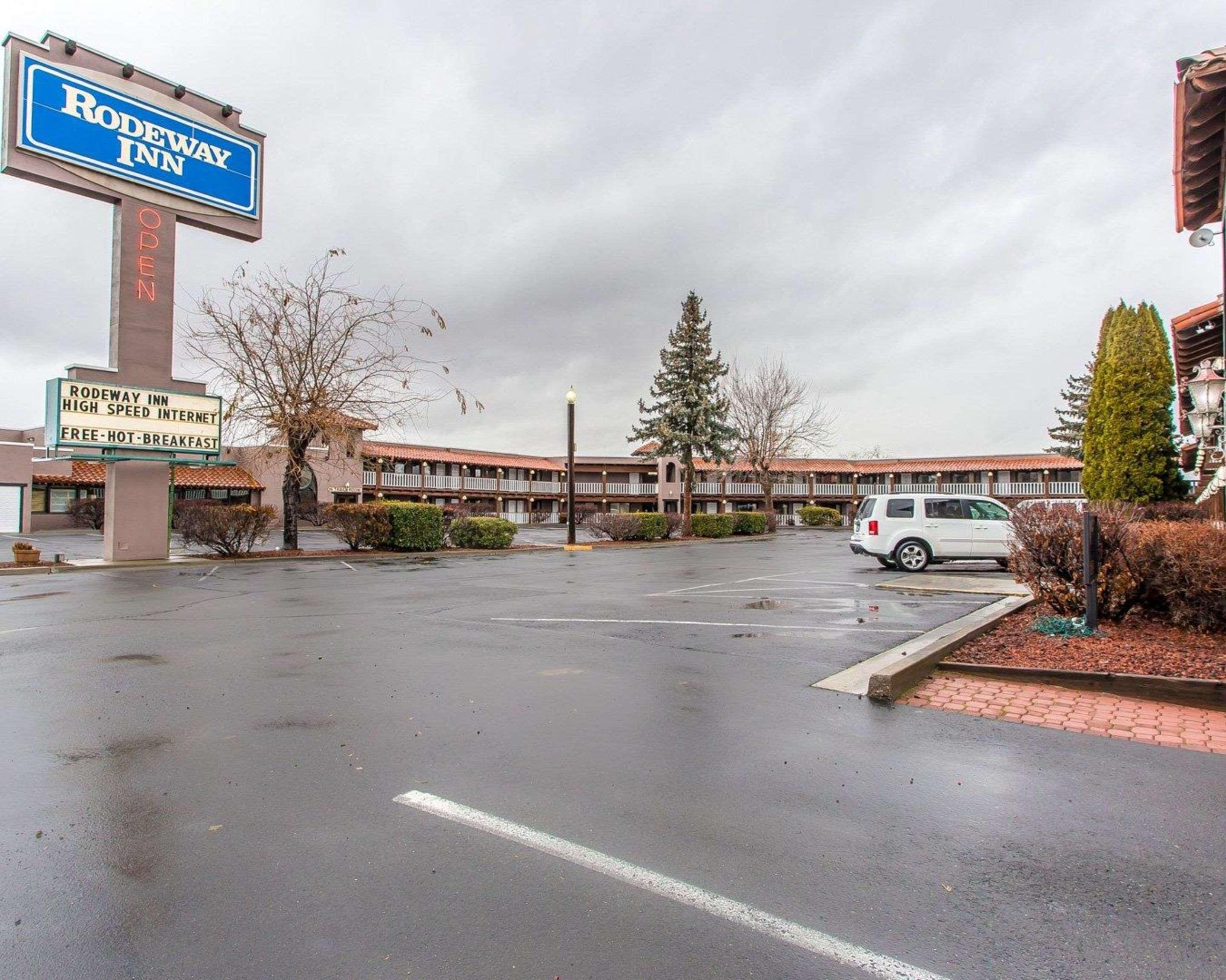 Rodeway Inn Бейкър Сити Екстериор снимка